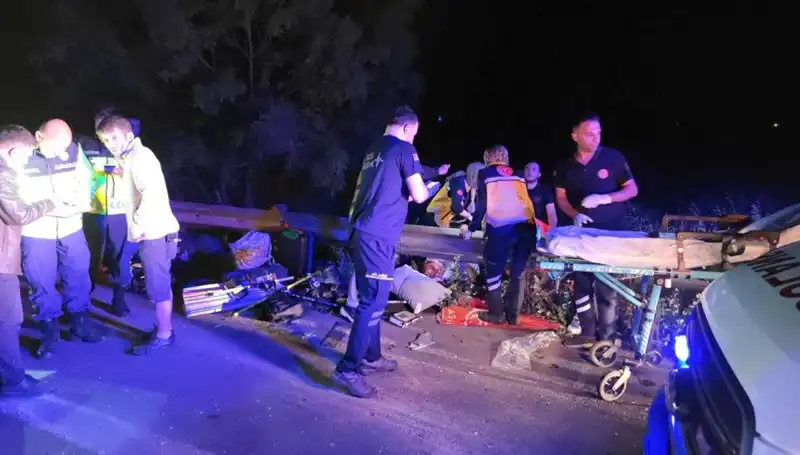 Minibüs Kazasında Hayatını Kaybedenler İçin Yas Tutuluyor