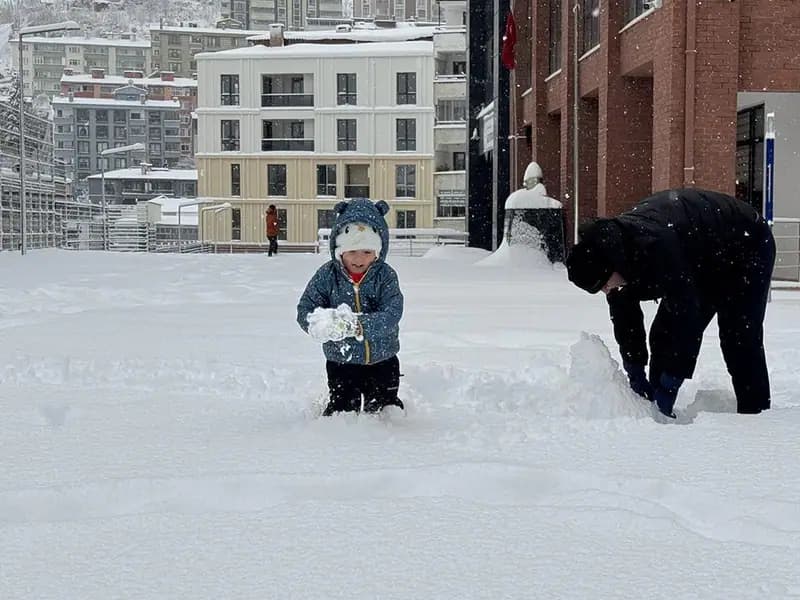 Artvin'de eğitime kar engeli