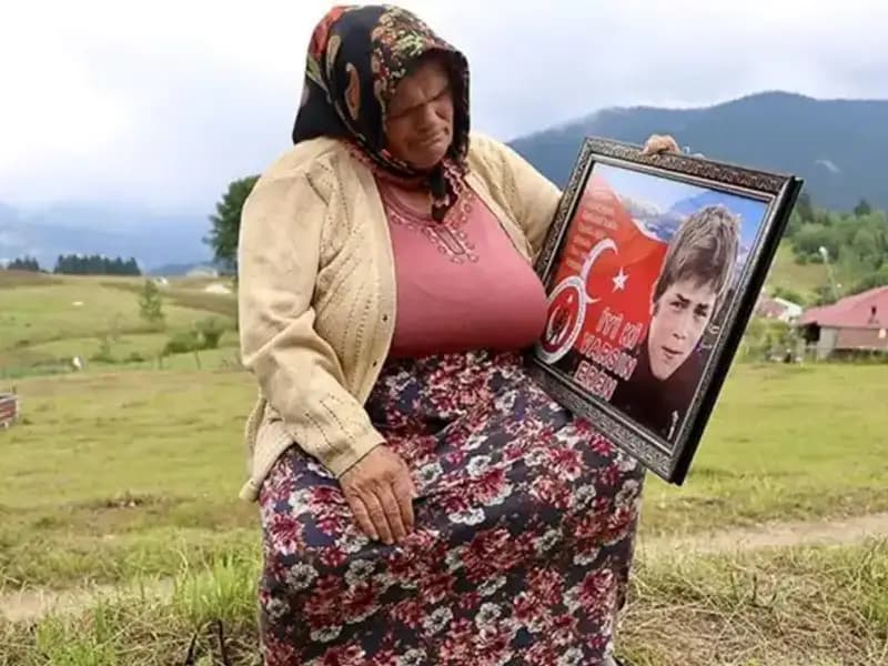 DEM Parti Eren Bülbül'ün Annesine Bayram Mesajı Gönderdi