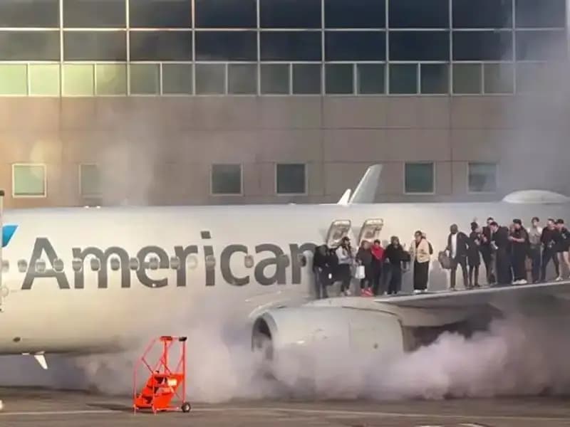 ABD'de Yolcu Uçağı İnişten Sonra Alev Aldı, Yolcular Şoke Oldu