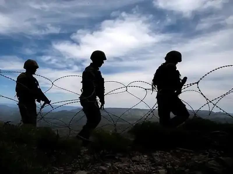 Türkiye'nin İki İlinde 32 Düzensiz Göçmen Yakalandı: Olayın Ayrıntıları