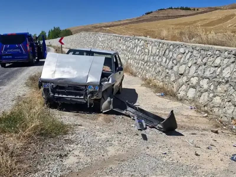 Kontrolden Çıkan Otomobil Duvara Çarptı: Olayın Ayrıntıları Şok Etti