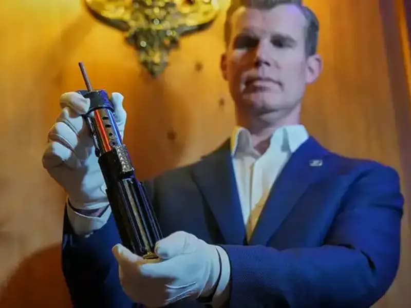 Darth Vader'ın Efsanevi Işın Kılıcı Rekor Fiyata Satıldı!