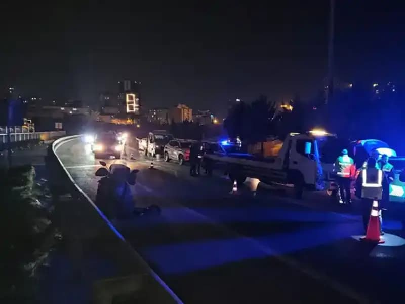 TEM Otoyolu'nda Şok Edici Kaza: Yatan Kişinin Metrelerce Sürüklenmesi