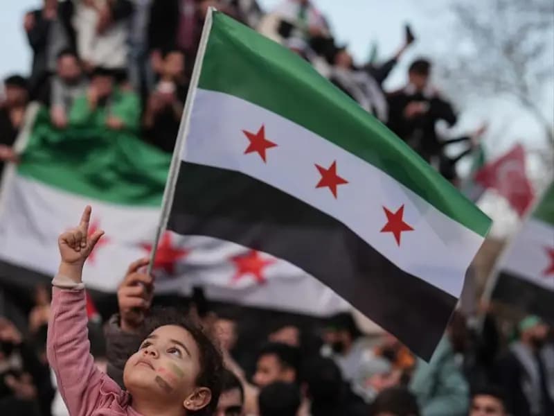 Suriye Bayrağı Yenilendi: Anlamı Merak Ediliyor