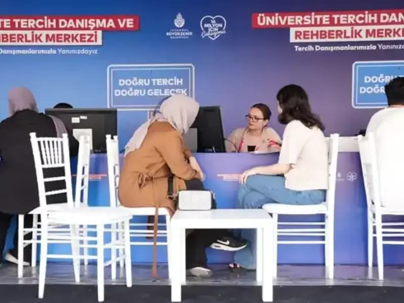 İstanbul'da 24 Yeni İBB Tercih Danışma ve Rehberlik Merkezi Açıldı