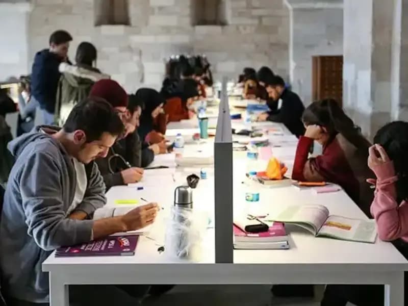 Üniversiteler Açıklandı: 2023-2024 Eğitim Takvimi Merakla Bekleniyor