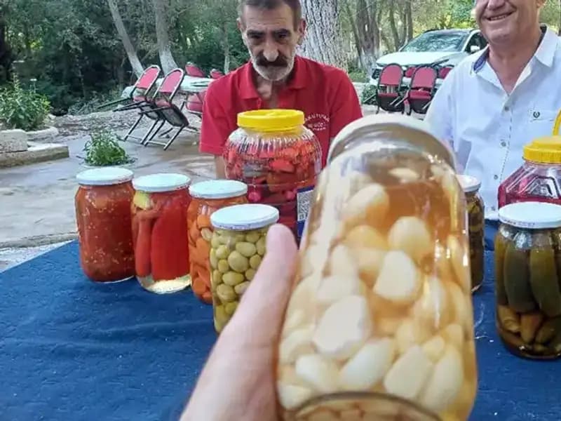 Araban Sarımsağı ile Hazırlanan Turşu: Lezzet ve Şifa Bir Arada!