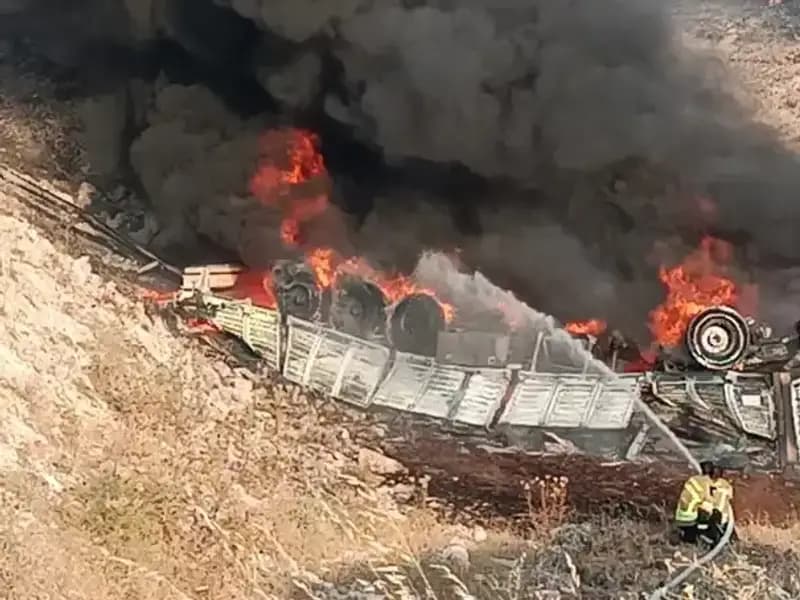 Şarampole Devrilen Araç Alev Alev Yandı: Olay Anı Korkuttu!