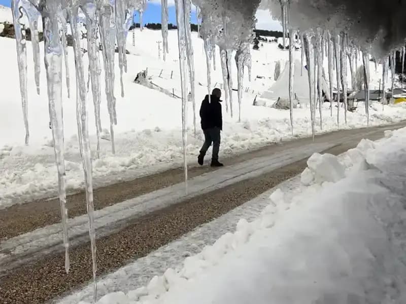 Dondurucu Soğuk Başladı: Sıcaklık Eksi 26 Dereceyi Gördü!