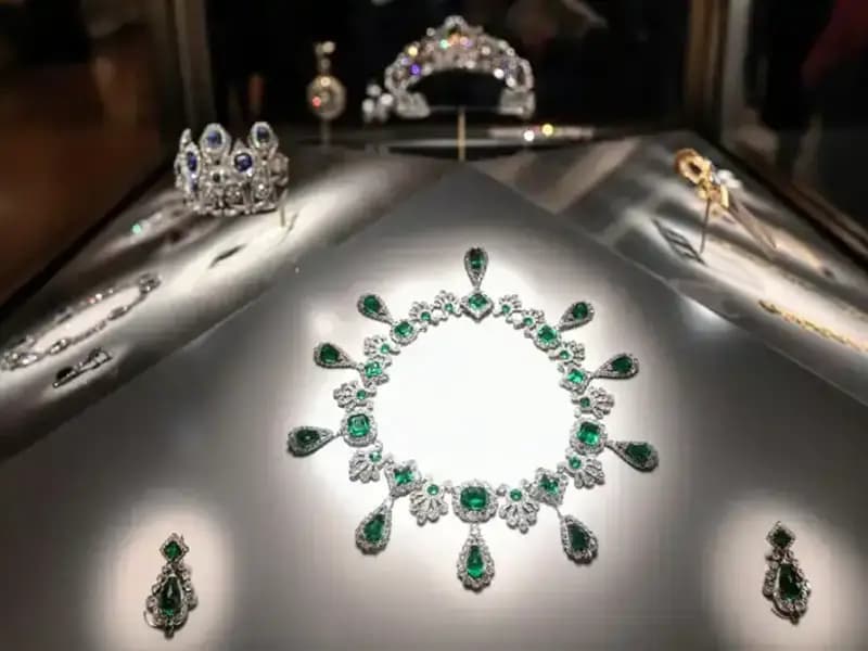 Louvre Müzesi'ndeki Büyük Soygun: Tarih Değişen Olaylar