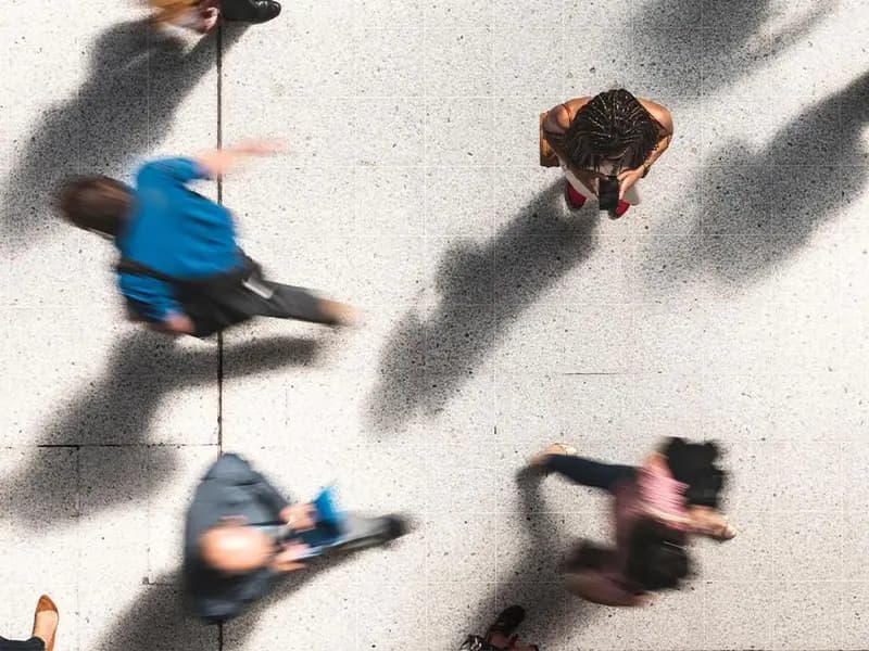 2024’ün Kelimesi ‘Kalabalık Yalnızlık’ Olarak Seçildi