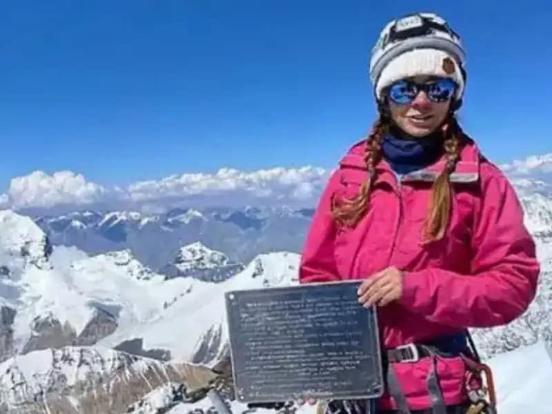 Kırık Bacakla 7 Bin Metrede Kaybolan Dağcı: Umutlar Tükeniyor mu?