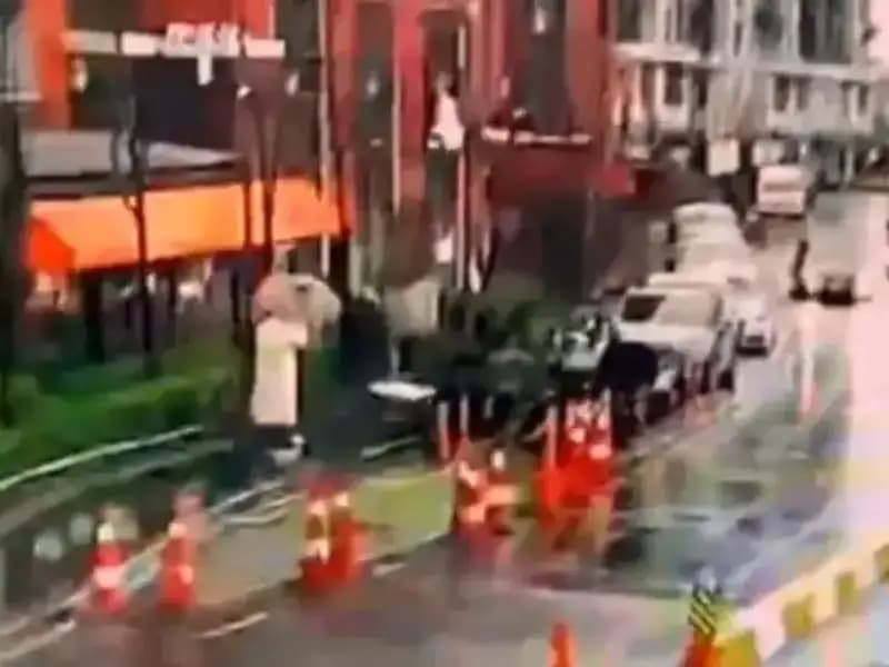 İstanbul’da Fırtına Sonrası Devrilen Tabela Faciası: Bir Kişi Hayatını Kaybetti