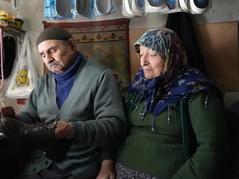 64 Yıldır Ayakkabı Tamirciliği Yapan Çiftin Hikayesi