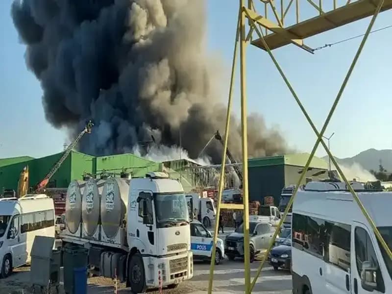 Gönen’de Korkunç Fabrika Yangını: İşçi Kimlikleri Belirleniyor