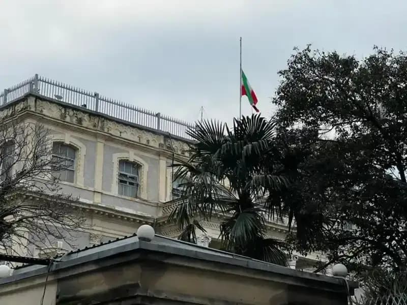 İran Konsolosluğu'nda Bayraklar Neden Yarıya İndirildi? Cevabı Şaşırtıyor!