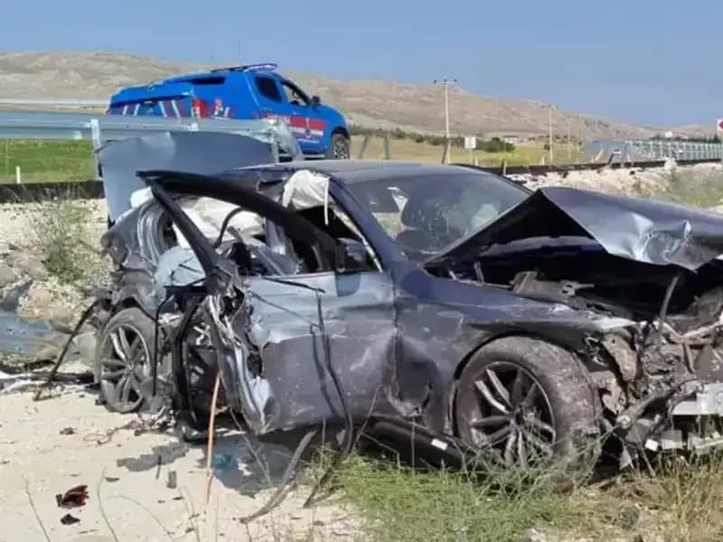 Sivas’ta İki Ayrı Trafik Kazasında 9 Kişi Yaralandı