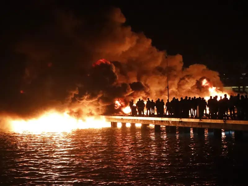 Bodrum Yalıkavak Marina'da Yangın: Milyonluk Yatlar Tehlikede