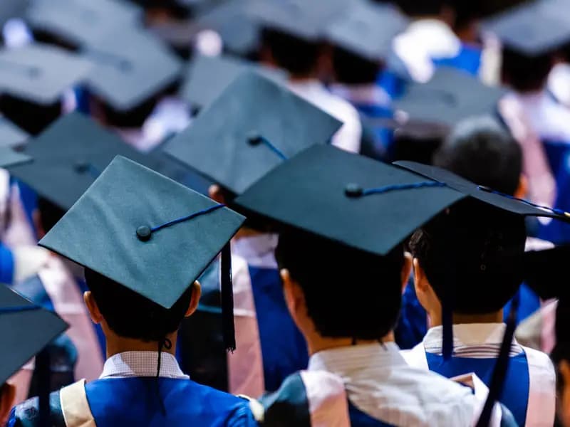 Çin Üniversitesi Öğrencilerine Aşk Çağrısı: "Çiçekleri İzleyin"