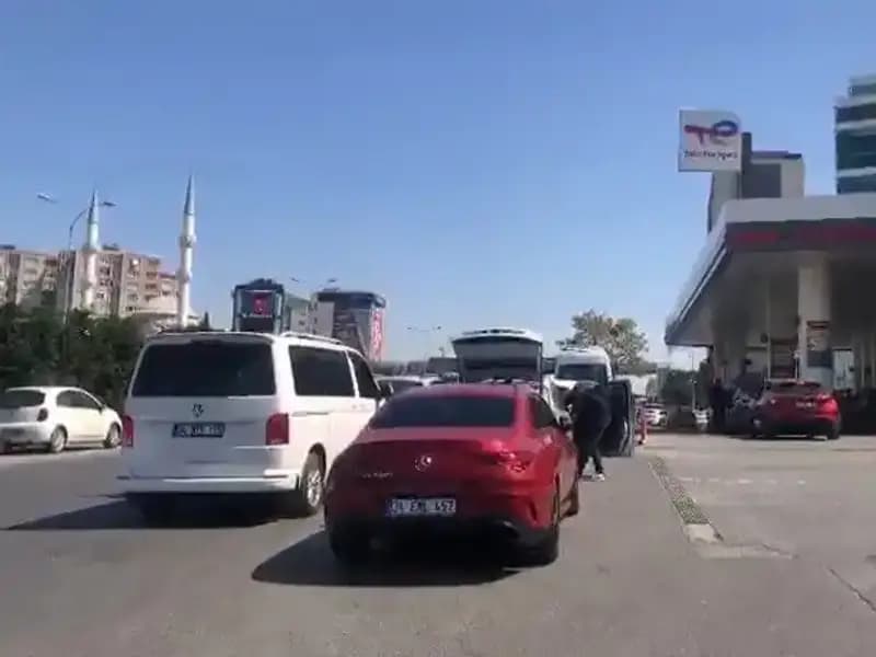 Deprem Sonrası Akaryakıt İstasyonlarında Oluşan Kuyruklar: Neden, Etkileri ve Çözümler