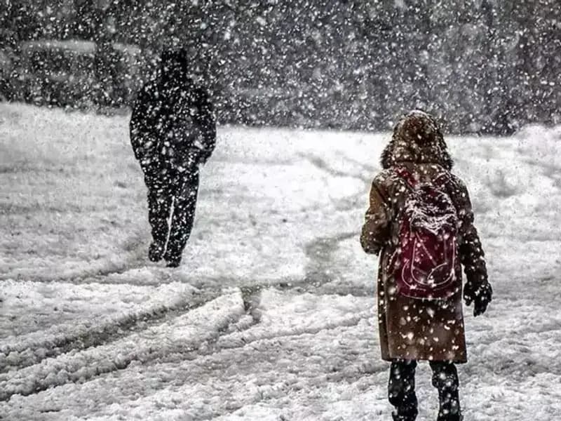 Türkiye'de Eğitimde Kar Fırtınası: İstanbul ve Ankara'da Okullar Tatil Mi?