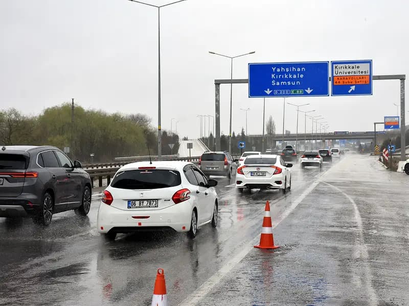 43 İlin Geçiş Güzergahında Bayram Trafik Yoğunluğu