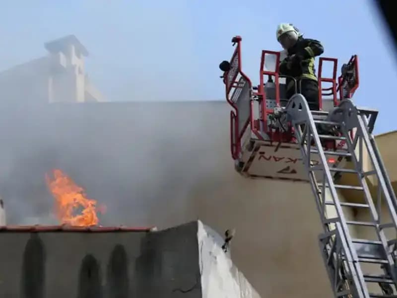 Çanakkale'de 4 Katlı Binada Yangın Paniği: Son Durum ve Müdahale Detayları