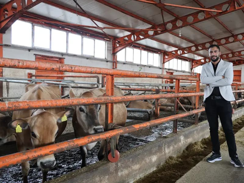 Üniversiteyi Bırakıp Çiftçiliğe Yönelen Genç Girişimci