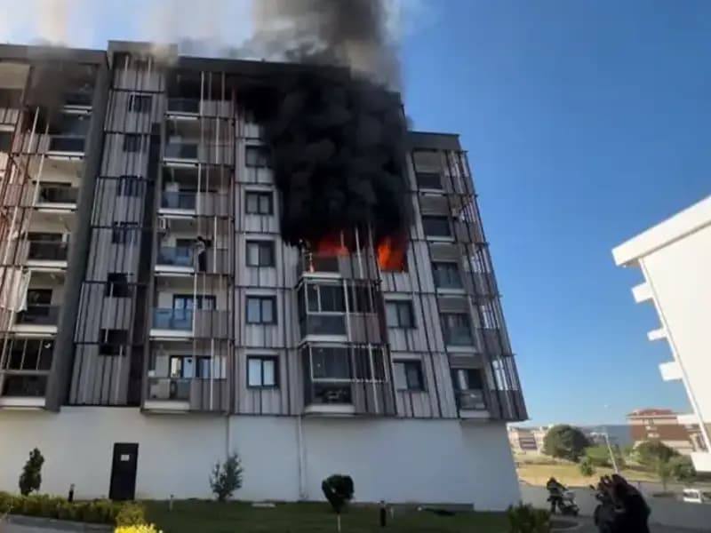 Çanakkale'de Yangın Paniği: Mahalle Sakinleri Geceyi Korku İçinde Geçirdi