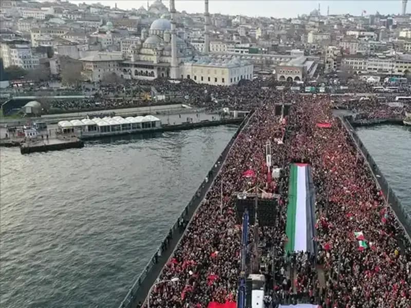 Gazze İçin Birleşen Kalpler: On Binler Galata Köprüsü'nde Toplandı