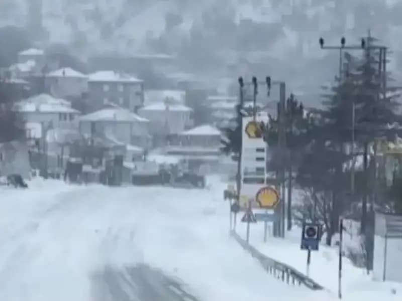 Sertavul Geçidi'nde Kış Şartları: Kar, Tipi ve Sis Ulaşımı Engelledi