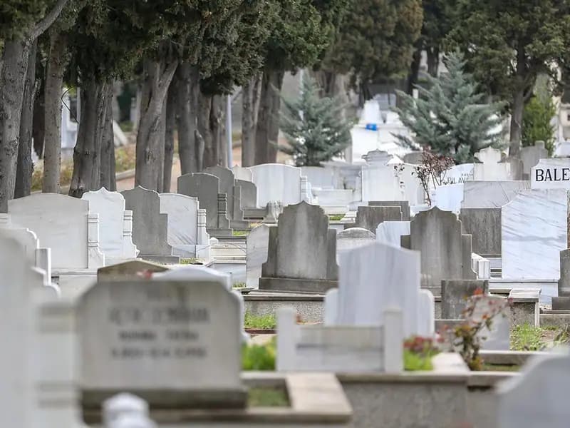 İBB, Mezar Yeri Ücretlerine Yüzde 60 Zam Yaptı