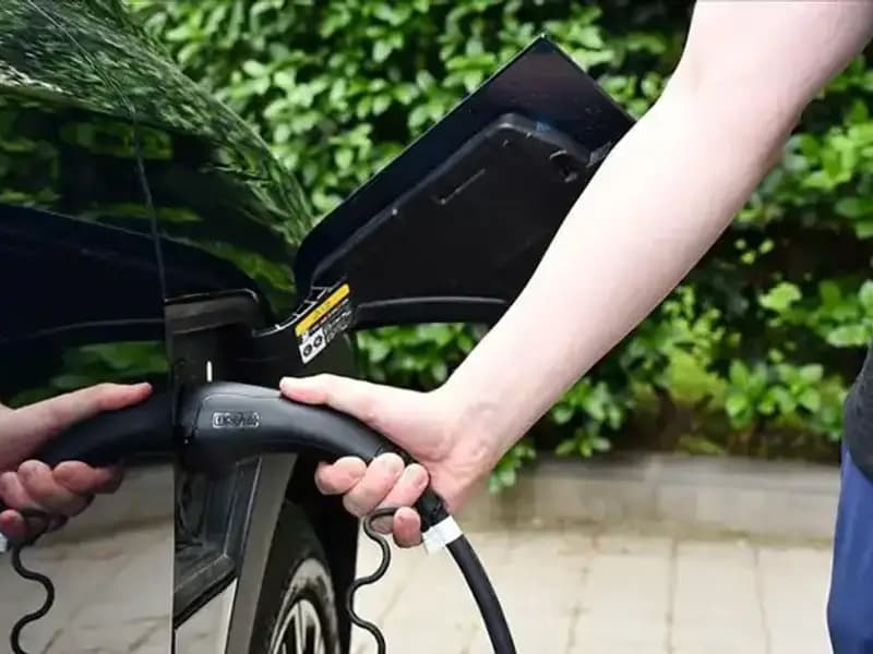 İngiltere, ABD'nin Gümrük Vergilerine Karşı Elektrikli Araç Üreticilerini Destekliyor