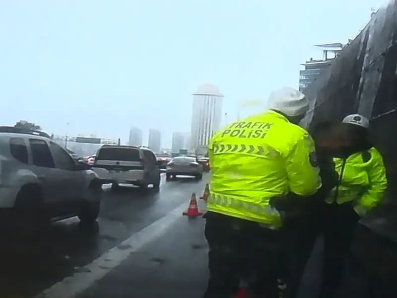 Küçükçekmece'de Seyir Halindeyken Boğulma Tehlikesi Geçiren Sürücü