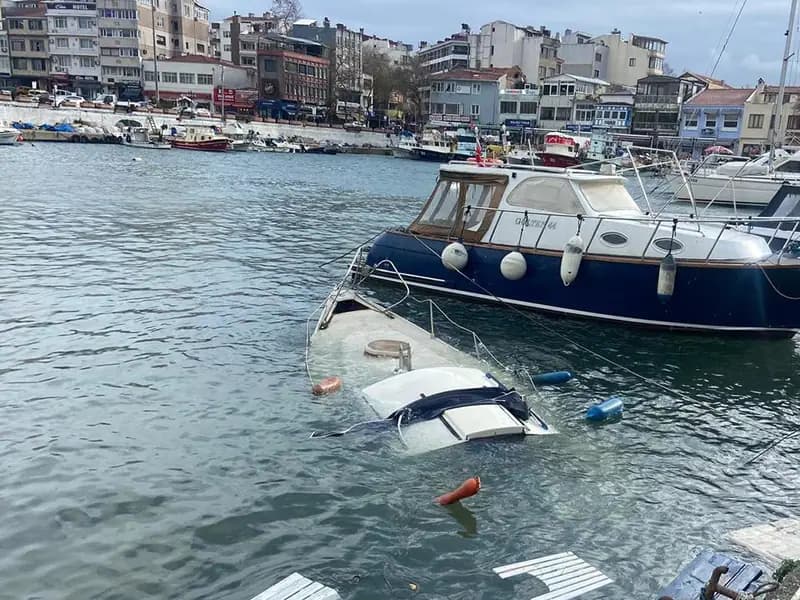 Çanakkale'de kuvvetli yağış: 8 metrelik tekne battı