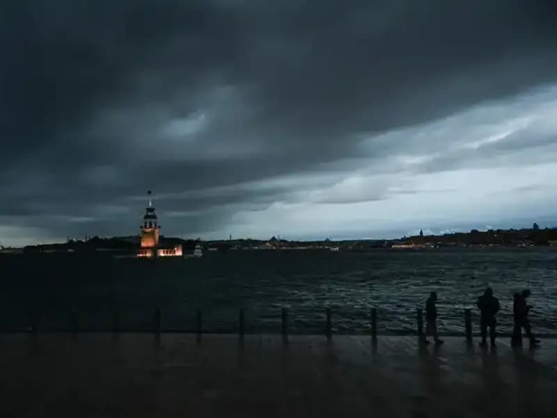 İstanbul Valiliği ve AKOM'dan Kar Uyarısı: 19 İlçeye Kar Geliyor