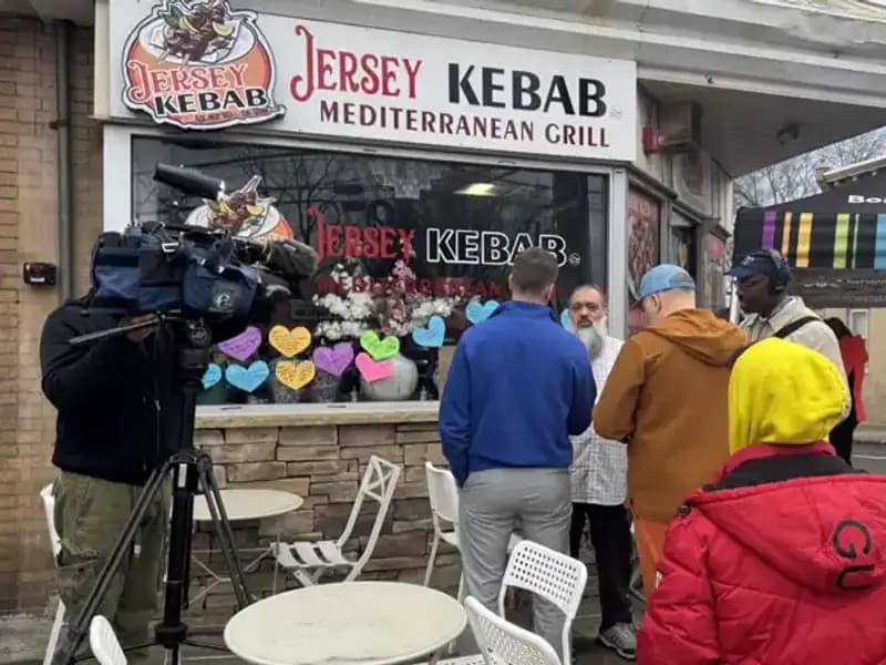 Türk Aile Trumpzede Oldu: Yeşil Kart Beklerken Gözaltına Alındılar!