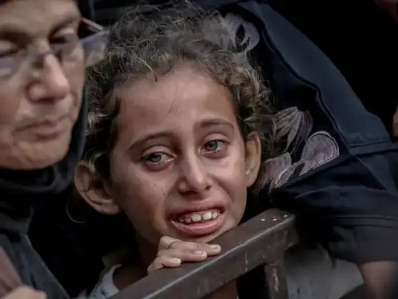 Gazze'de Açlık Savaşı: İsrail Askerleri Yemekleri Toprağa Gömüyor