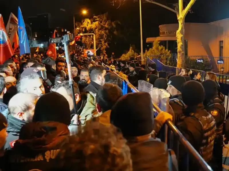 Ekrem İmamoğlu Protestoları: Gerilim Artıyor, 16 Polis Yaralandı