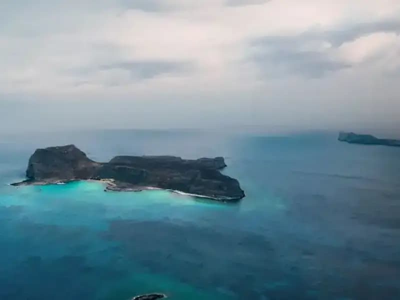 Okyanusta Geçen Bir Gece: Kayıp Sörfçünün Mucizevi Kurtuluş Hikayesi