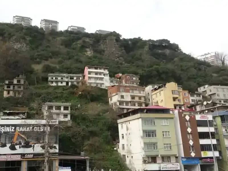 Trabzon'un Tehlikeli Mahallesi: 17 Yıldır Ölümle Yüzyüze, Çözüm 3 Boyutlu Olacak!