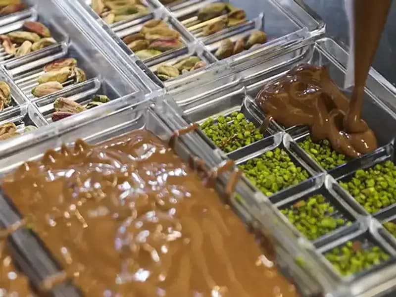 Dubai Çikolatasında Fıstık Krizi: Fiyatlar Tavan Yapıyor, Karneyle Satılıyor!