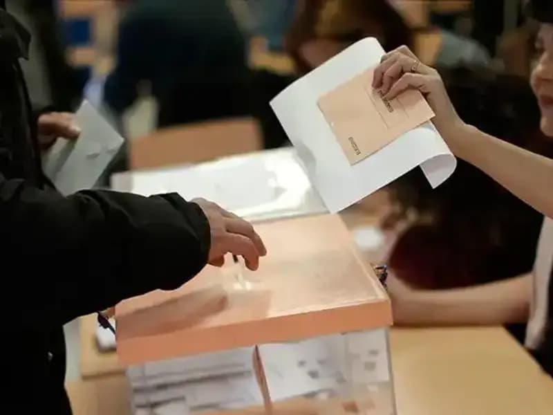 İspanya'daki Sosyalist Parti, Seçimlerde İkinci Hezimetiyle Sarsıldı