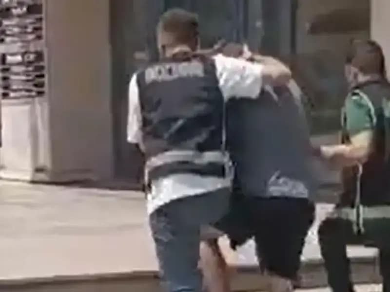 Sahte Dolarlarla Alışveriş Yapan Turist, Türkiye’den Sınır Dışı Edildi!