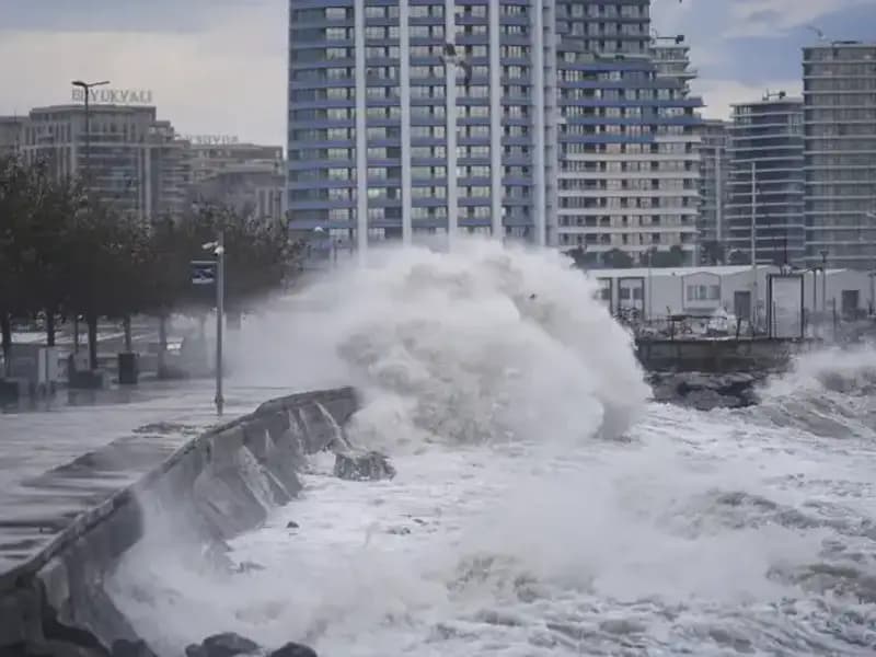 Marmara Denizi için Kritik Fırtına Uyarısı ve Feribot İptalleri