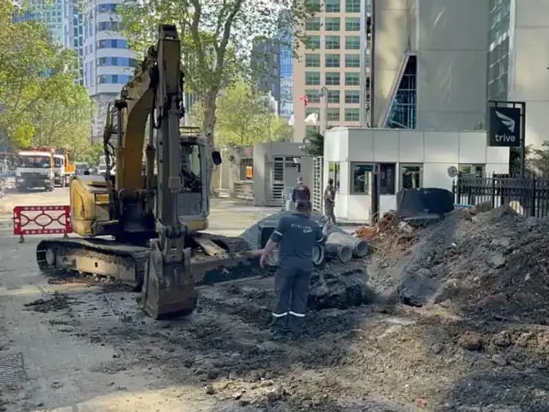 Sarıyer'de Yolda Çökmeler, Trafikte Zor Anlar Yaşandı!