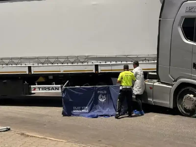 Gaziantep'te Şiddetli TIR Kazası: İki Kişi Hayatını Kaybetti