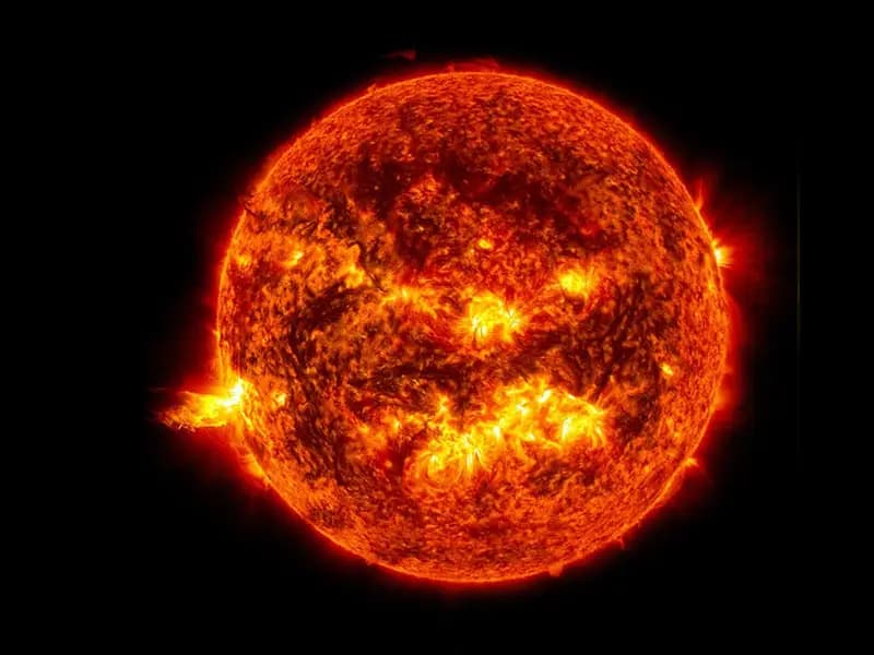 Güneş'in Göçü: Yeni Araştırmalar Galaksinin Merkezine Yakın Doğduğunu Gösteriyor