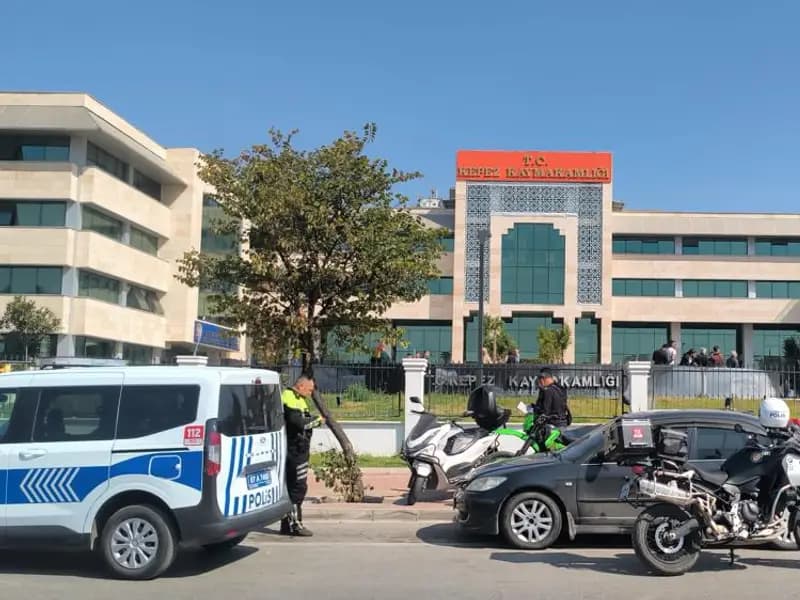 Antalya Kepez Kaymakamlığı'nda Silahlı Olay: Tahliye Süreci Başladı